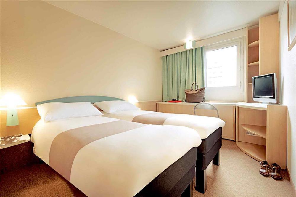 Ibis Lyon L'Isle D'Abeau Hotel Стая снимка
