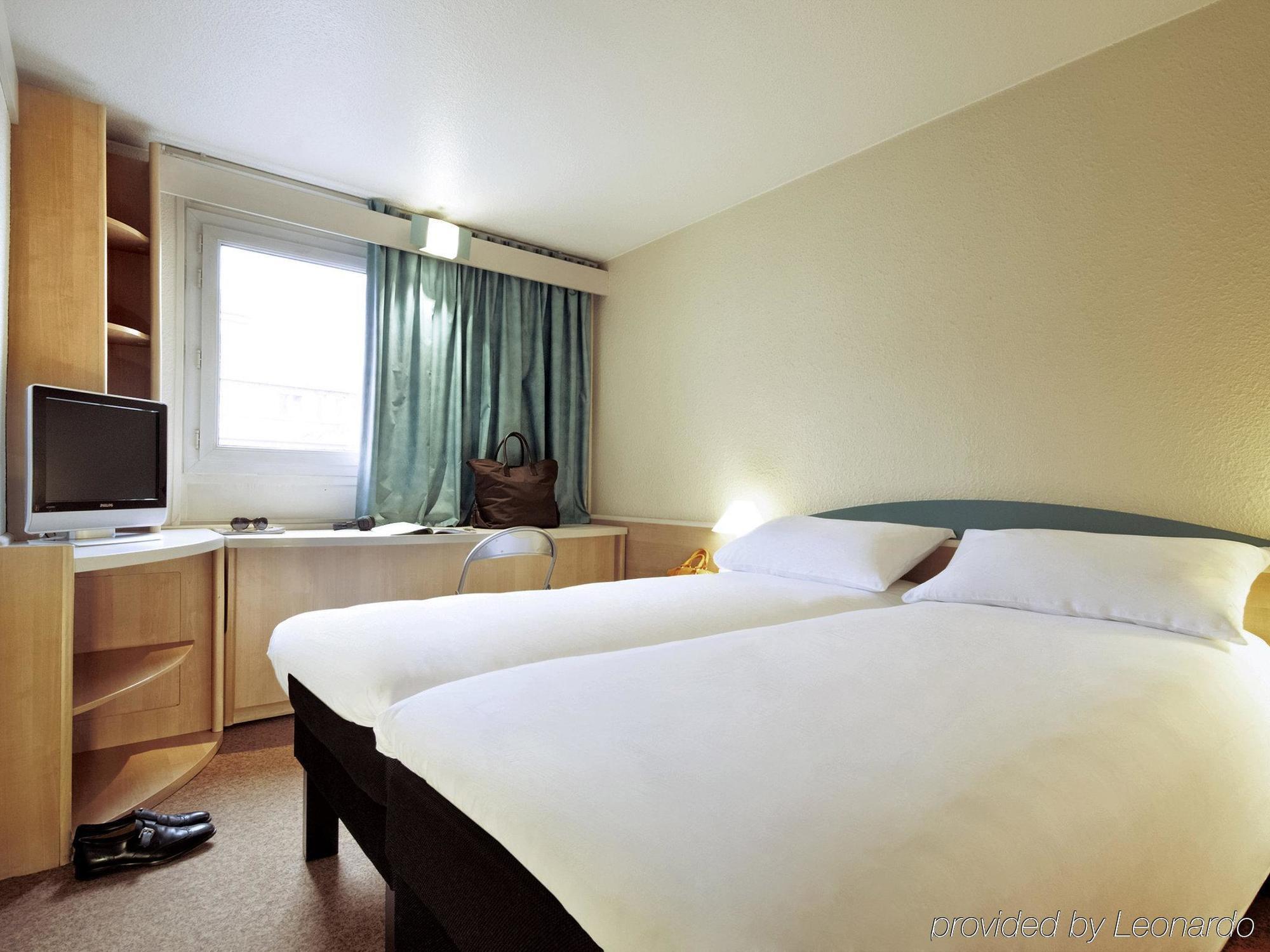 Ibis Lyon L'Isle D'Abeau Hotel Екстериор снимка