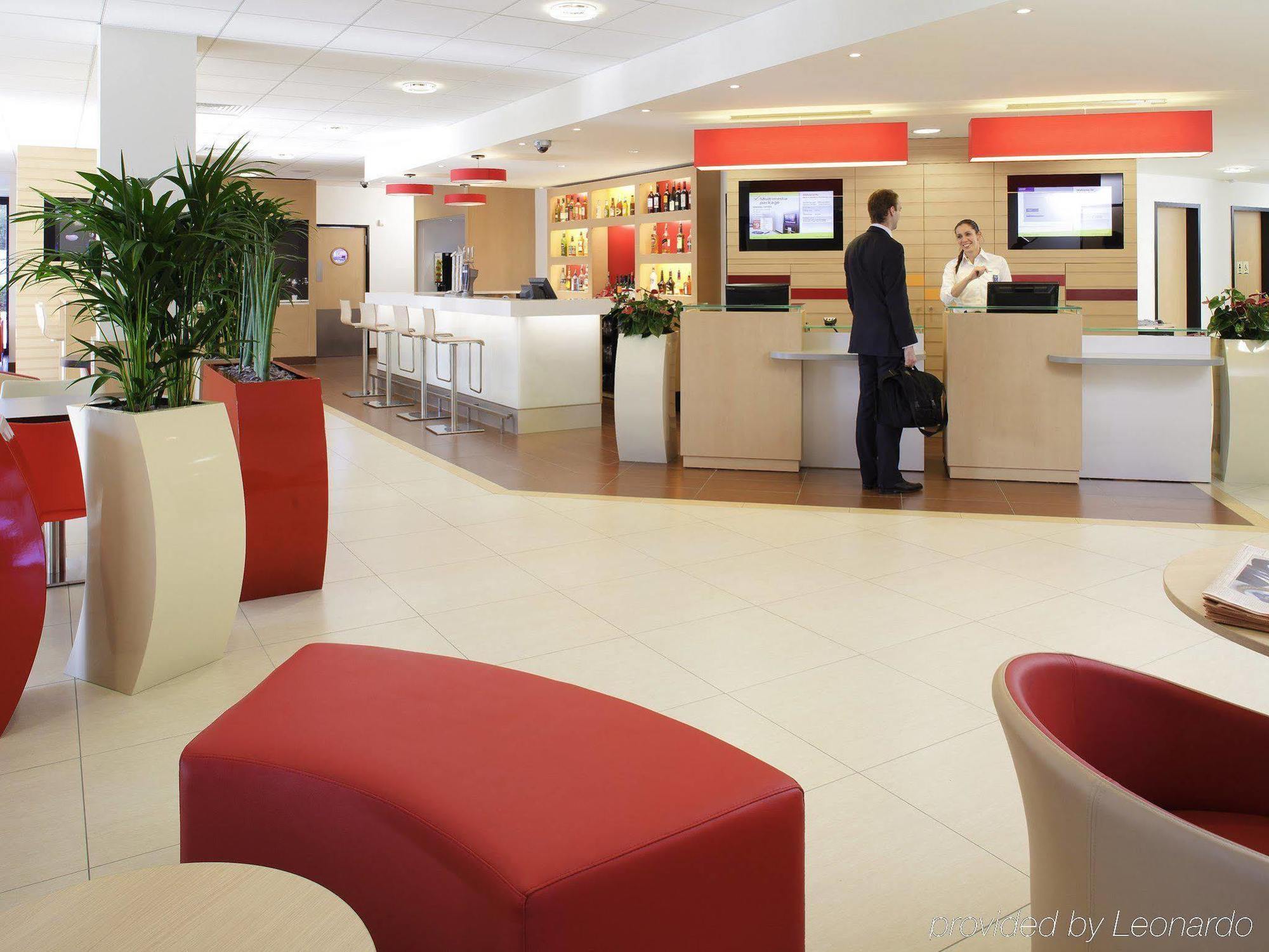 Ibis Lyon L'Isle D'Abeau Hotel Екстериор снимка